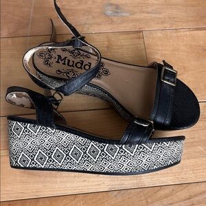 Mudd Black Platform Wedge Sandals with Patterned Platform